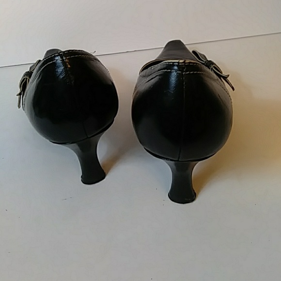 Liz Claiborne black flex heels w bows-sz 10 - Picture 3 of 7